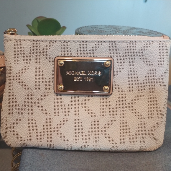 Michael Kors Jet Set Monogram Wristlet - Picture 2 of 9